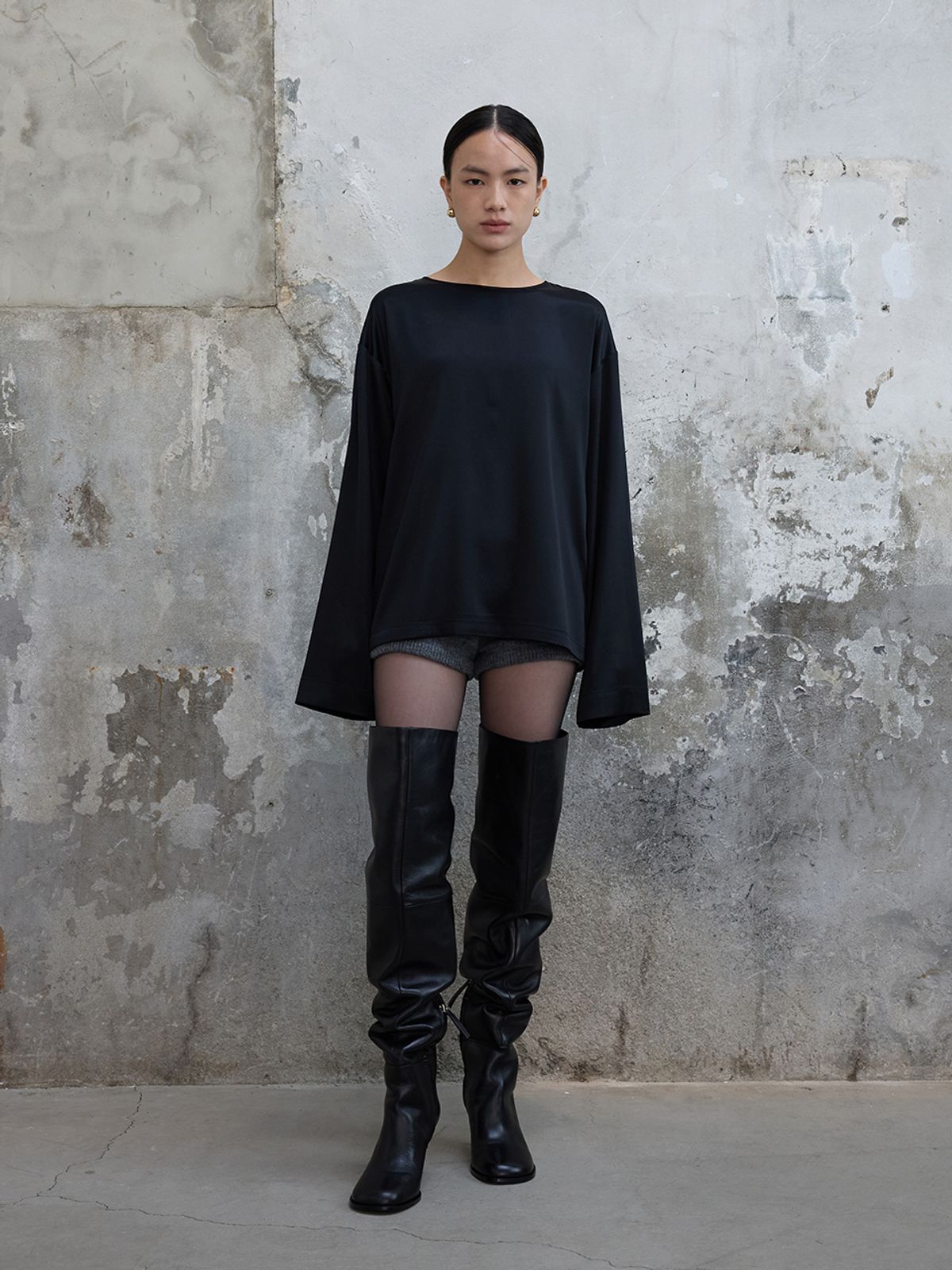 분닥세인츠(THE BOONDOCK SAINTS) Back Slit Silk Blouse Black