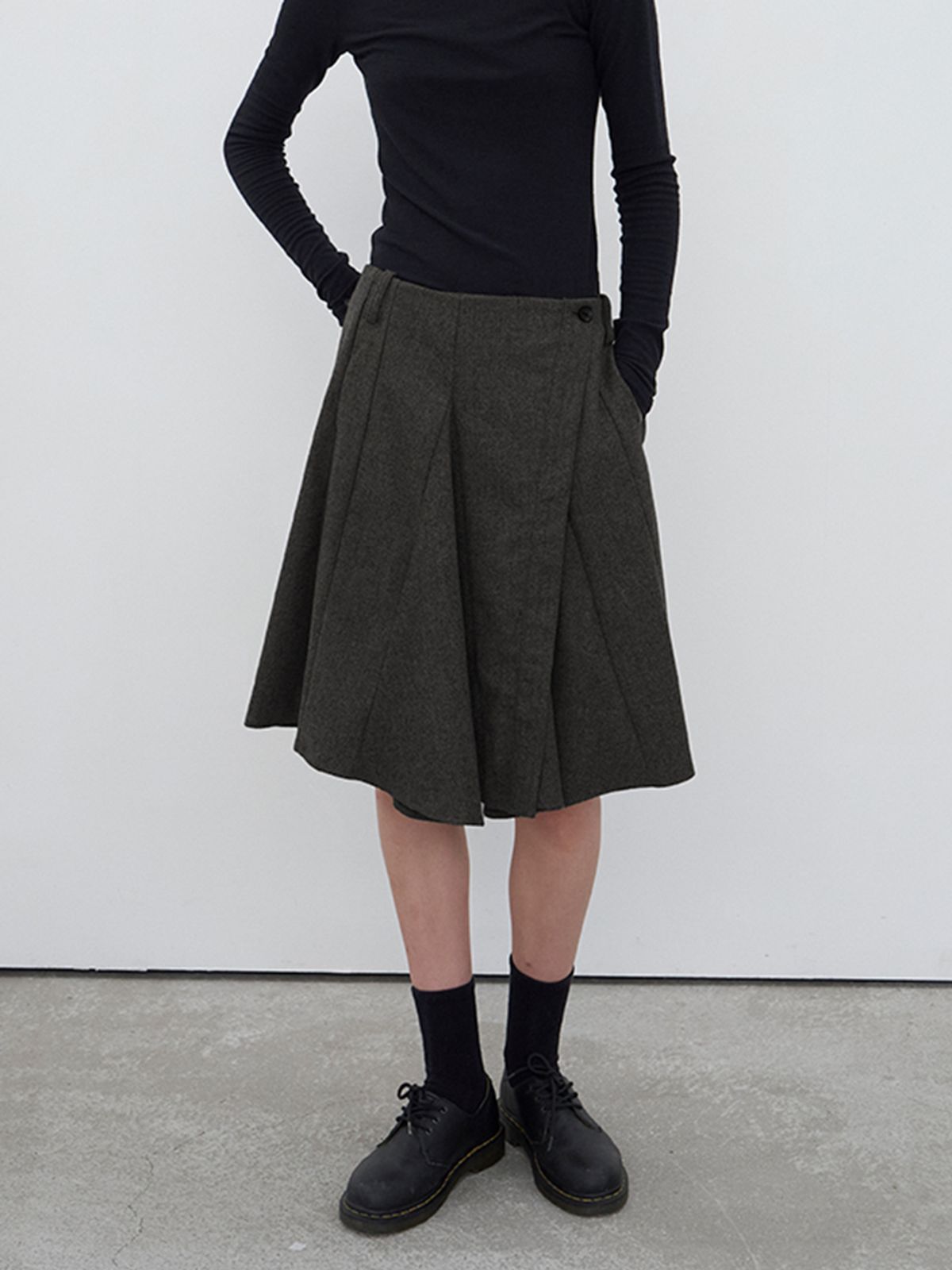 위메농(OUI MAIS NON) Herringbon wool skirts