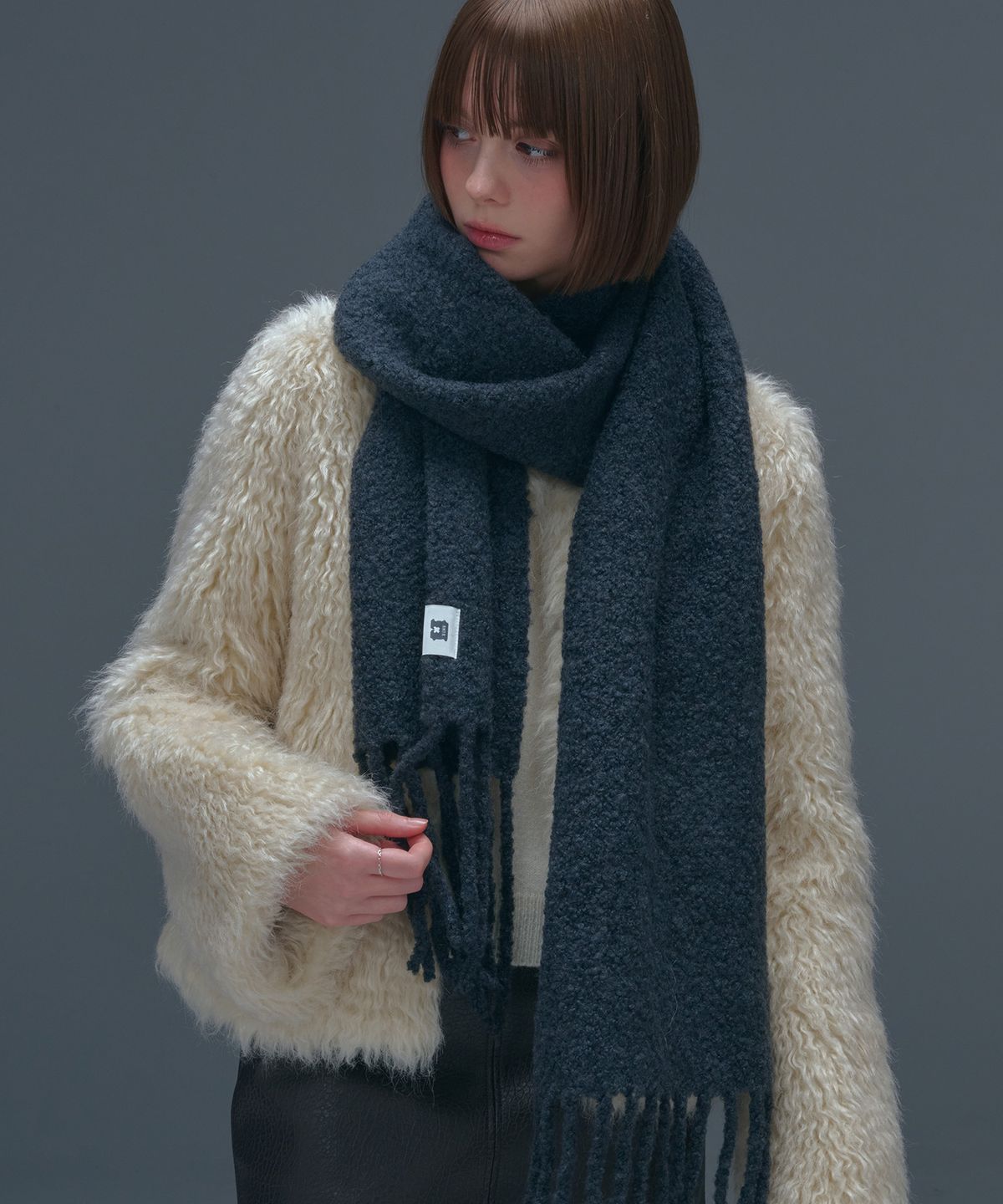 로맨티누어(ROMANTINUER) Soft Wool Muffler (Charcoal)