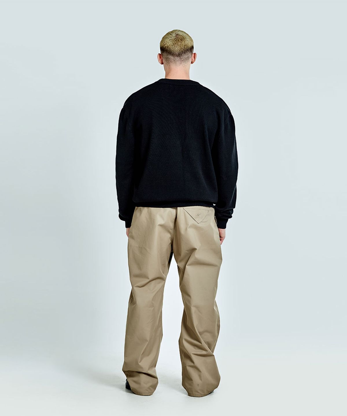 51퍼센트(51PERCENT) V neck Knit - Black