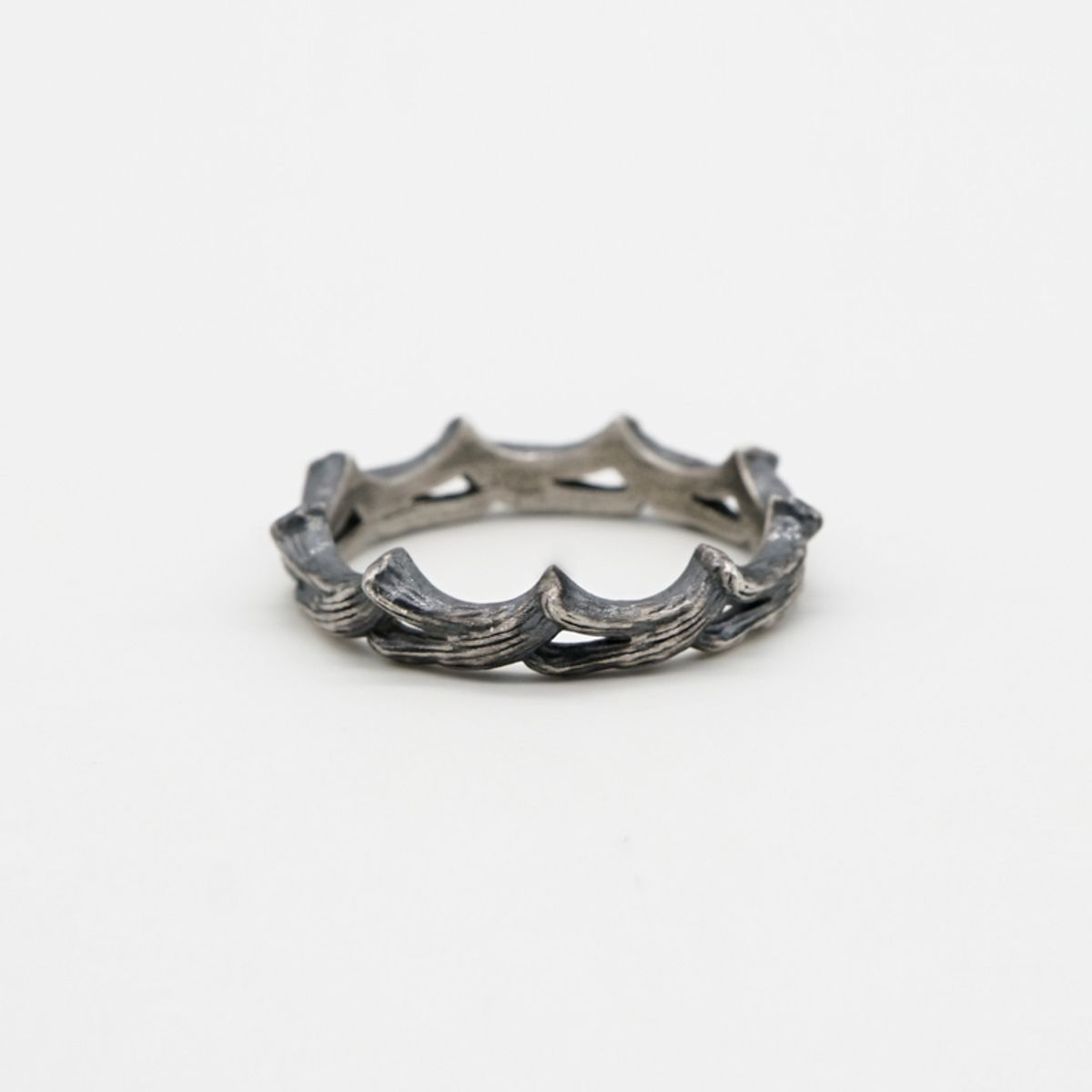 하카블랙스(HAKKABLACKS) Rough Wave Crown Ring