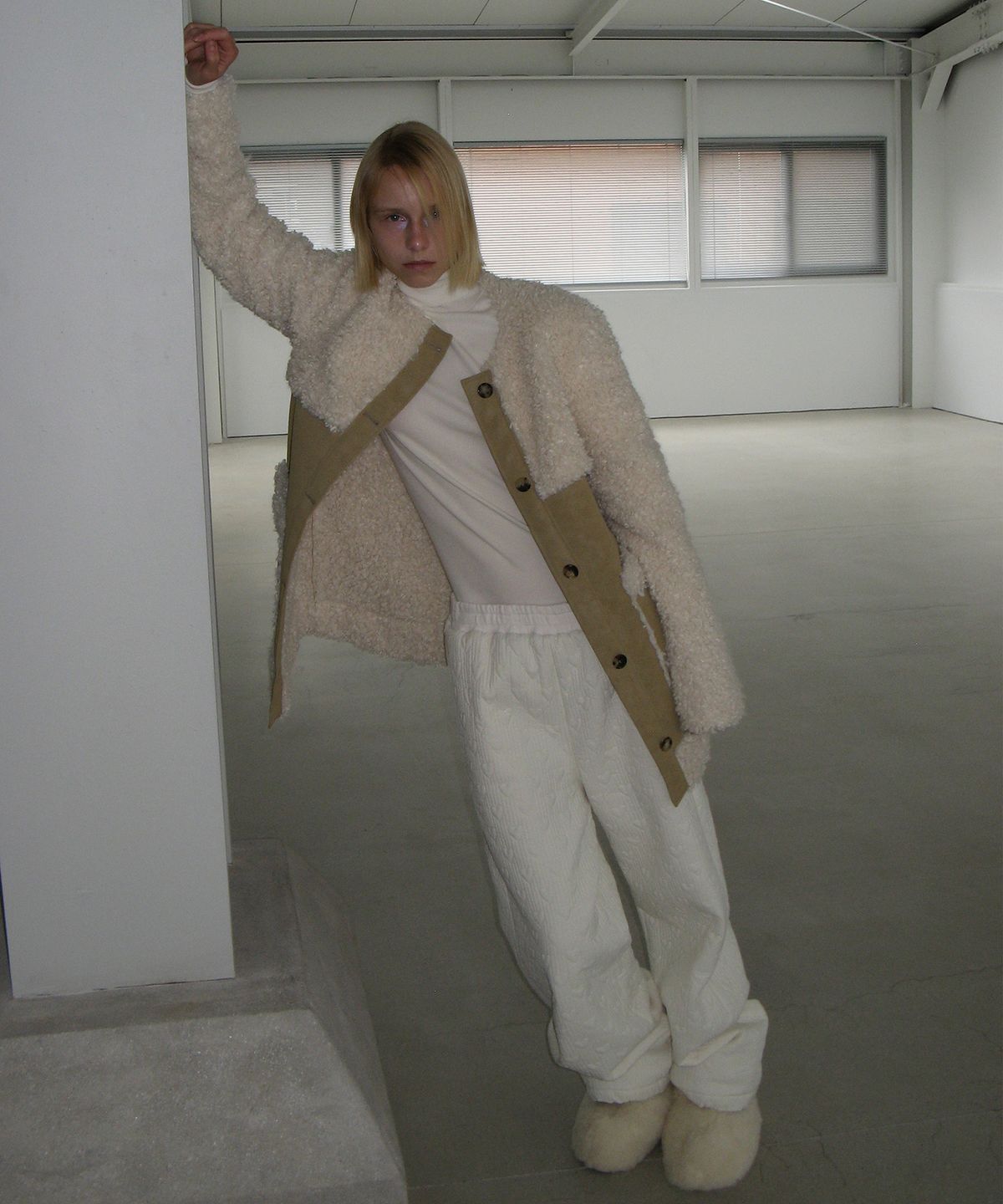 다이애그널(DIAGONAL) FUR SHEARLING COAT (beige)