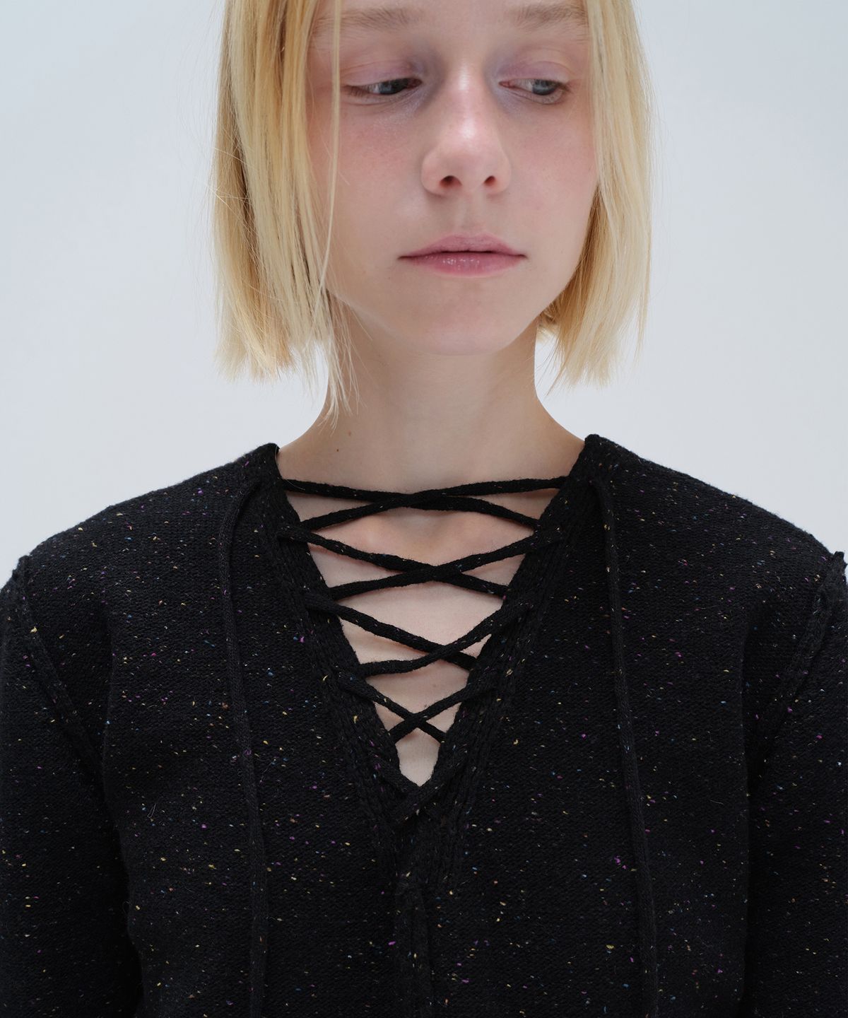 다이애그널(DIAGONAL) V NECK LACE UP KNIT (black)