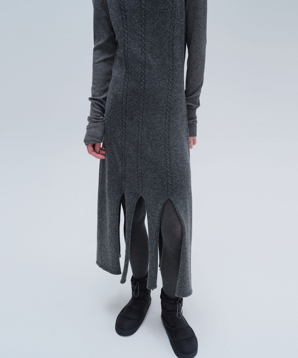 다이애그널(DIAGONAL) UNBALANCE SLIT KNIT DRESS (charcoal)