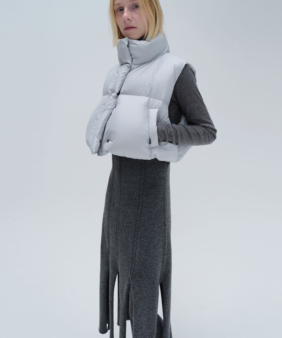 다이애그널(DIAGONAL) UNBALANCE SLIT KNIT DRESS (charcoal)