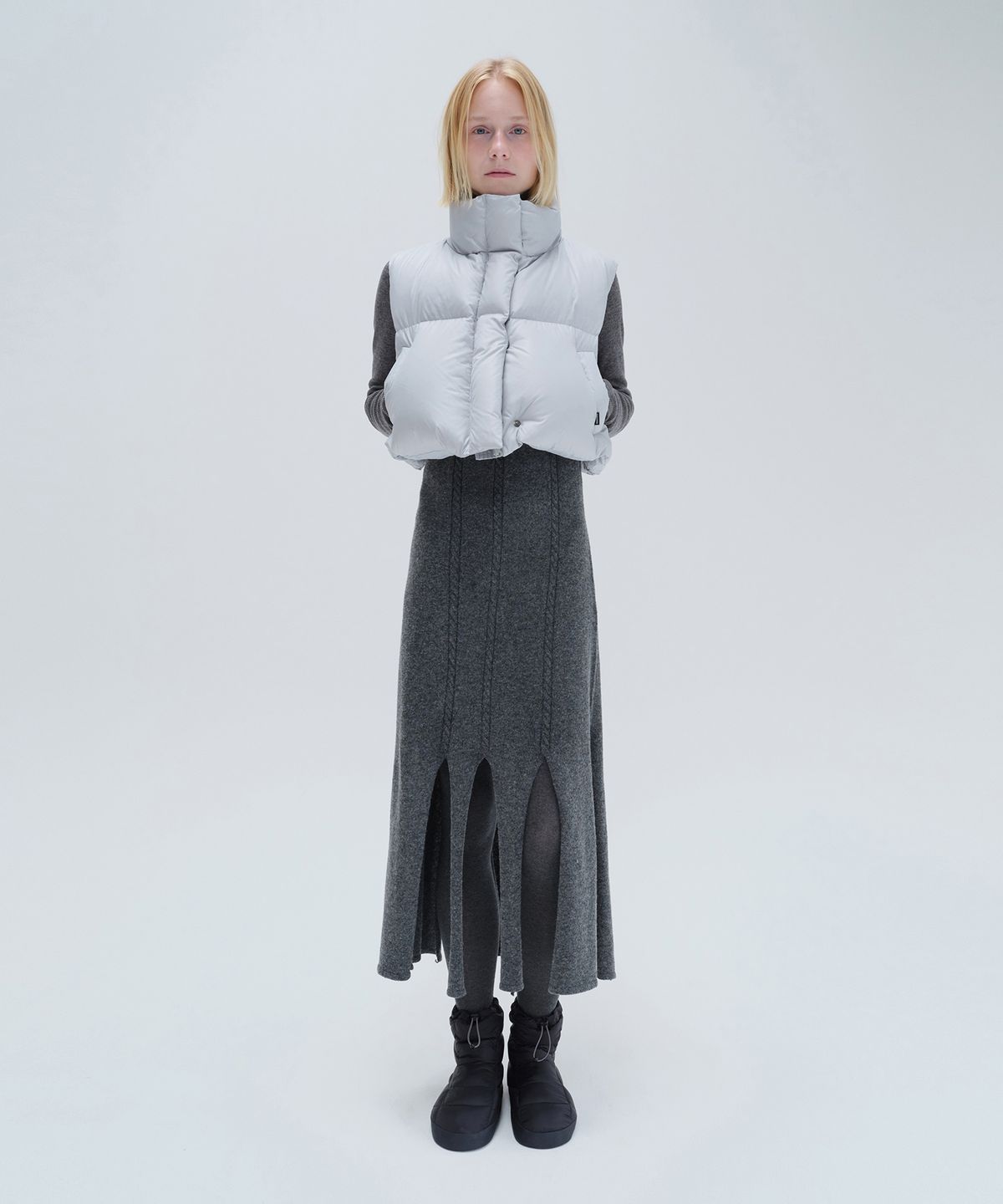 다이애그널(DIAGONAL) UNBALANCE SLIT KNIT DRESS (charcoal)