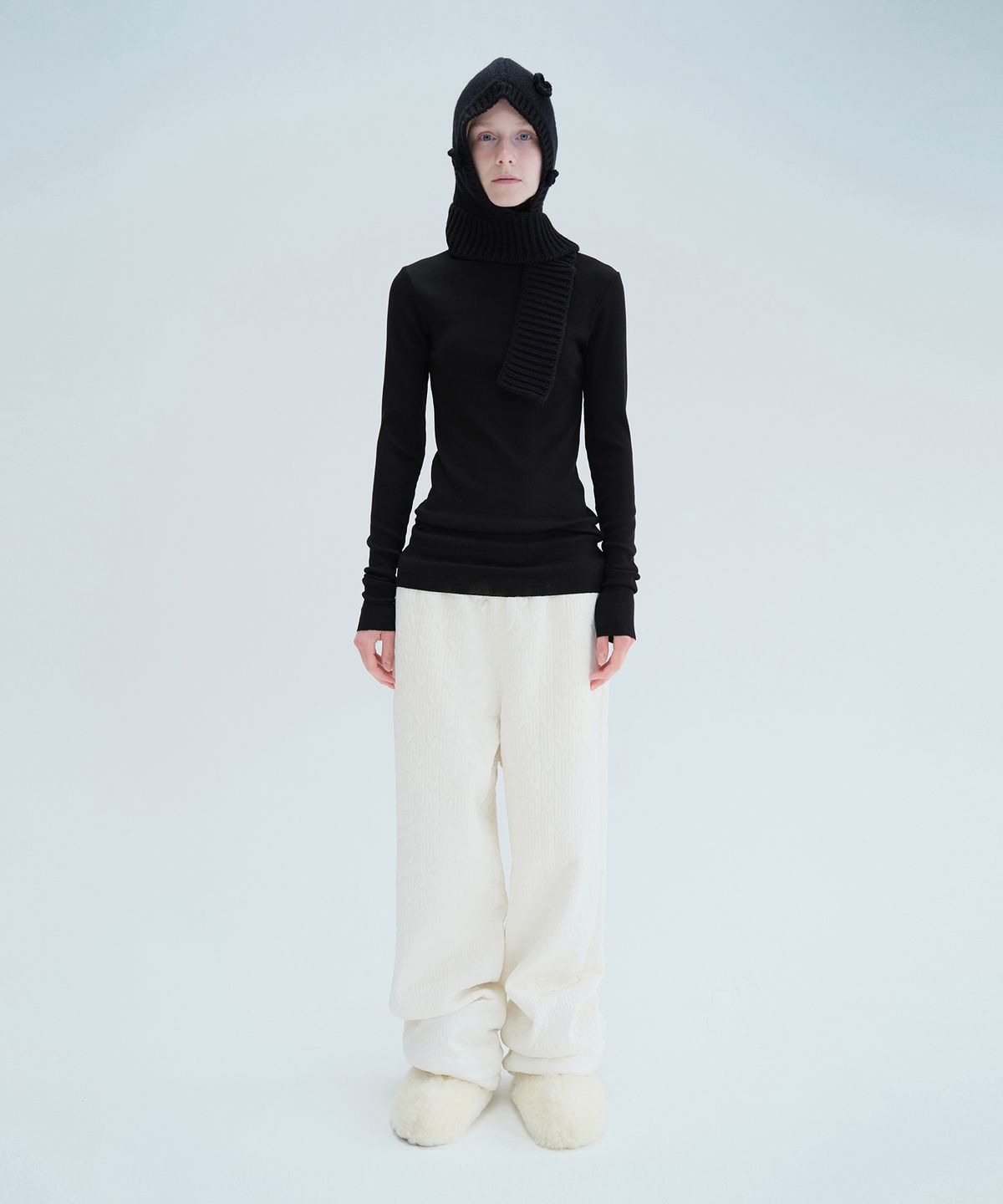 다이애그널(DIAGONAL) APPLIQUE BALACLAVA MUFFLER (black)