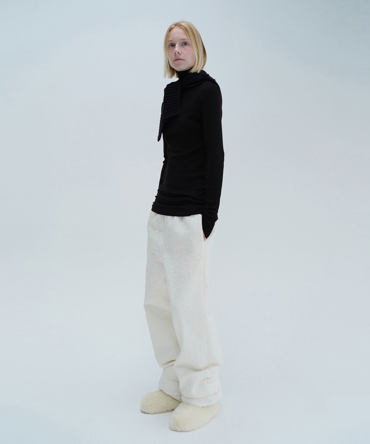 다이애그널(DIAGONAL) APPLIQUE BALACLAVA MUFFLER (black)