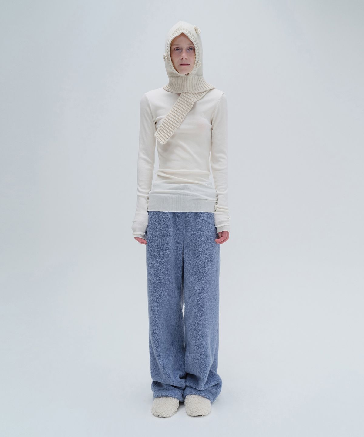 다이애그널(DIAGONAL) APPLIQUE BALACLAVA MUFFLER (ivory)