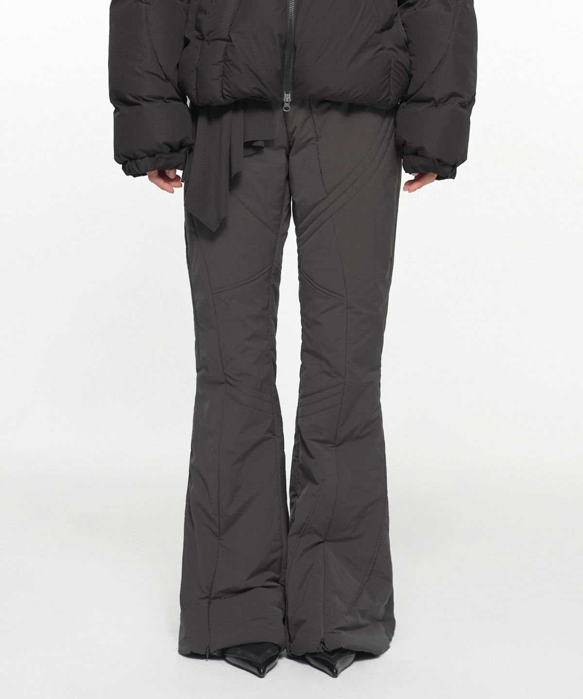 나체(NACHE) OBLIQUE LINE QUILTED PANTS LAVENDER