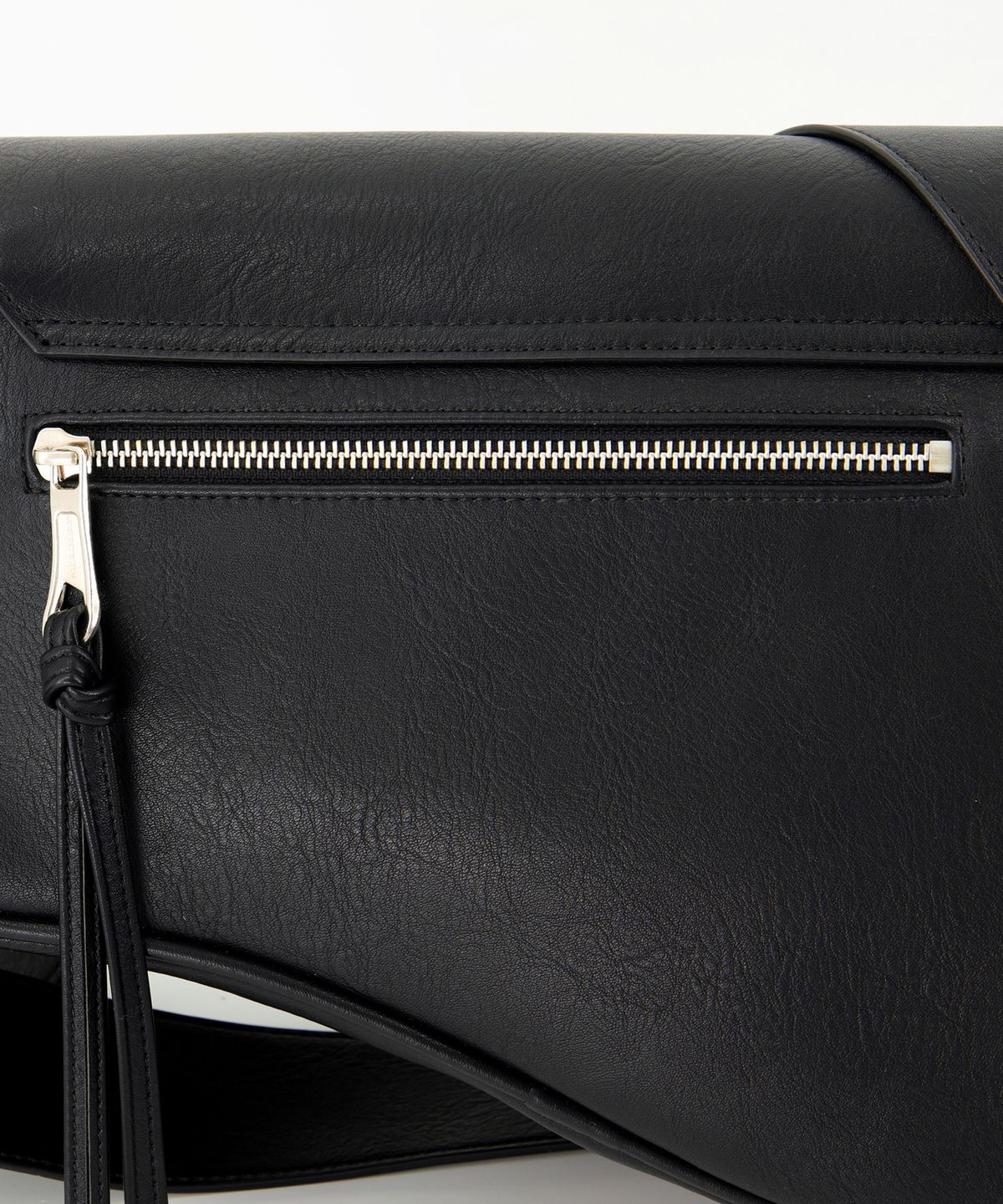 이우가마카라스(IUGAMAKARAS) Bumpy Buckle Holster Bag