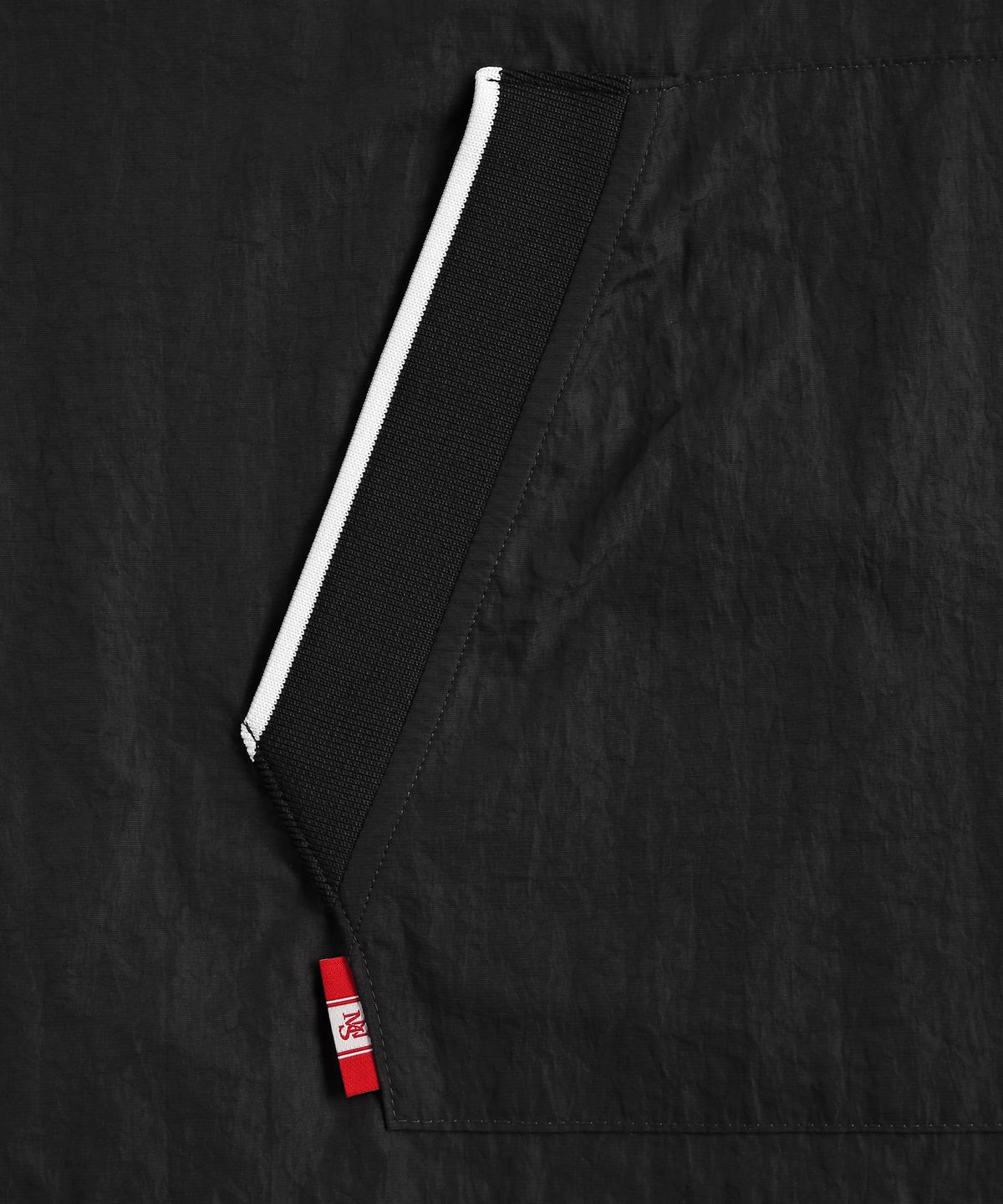 미나수(MENASOO) HEARTTRACK VNECK NYLON ANORAK JACKET_BLACK