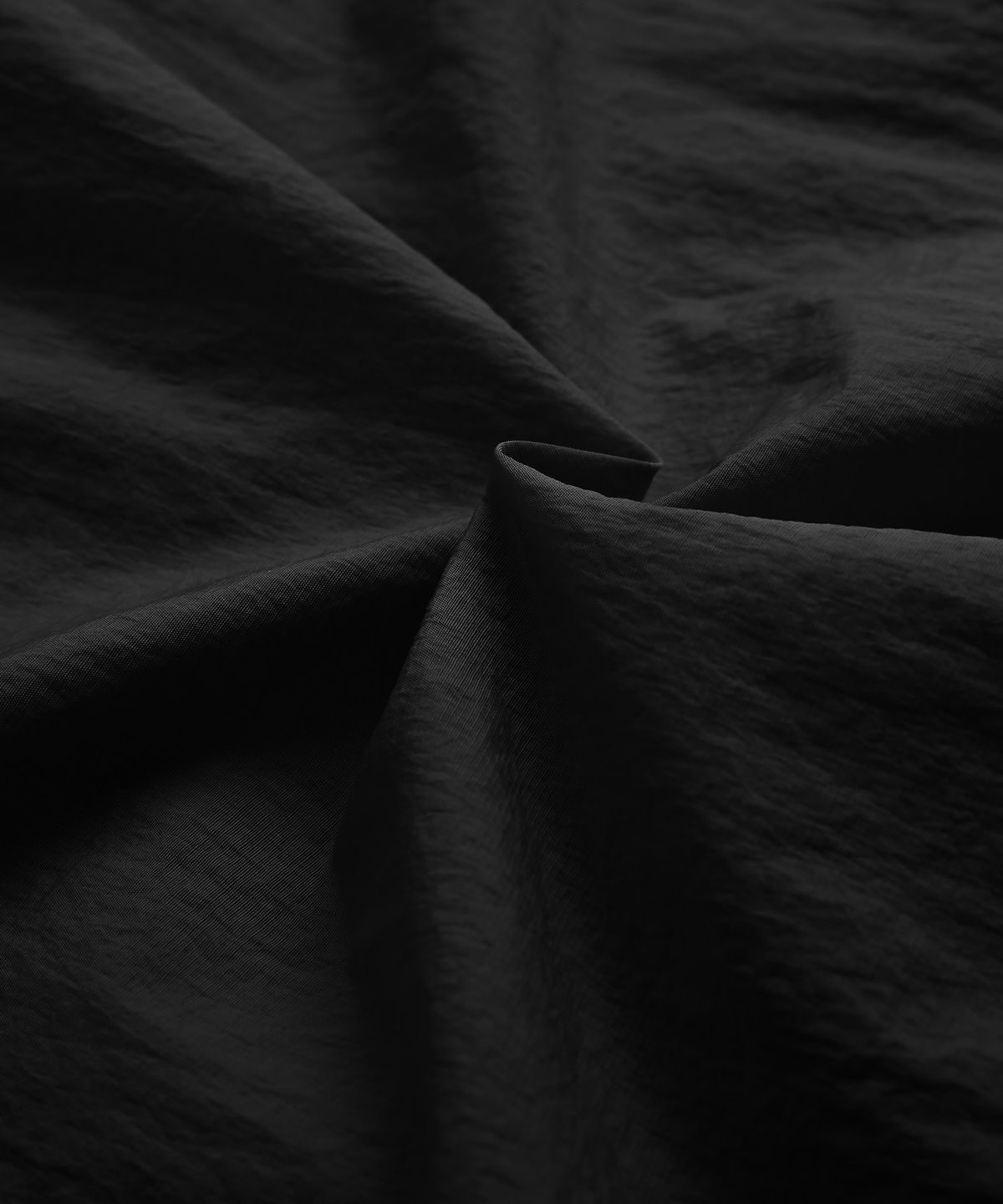 미나수(MENASOO) HEARTTRACK VNECK NYLON ANORAK JACKET_BLACK