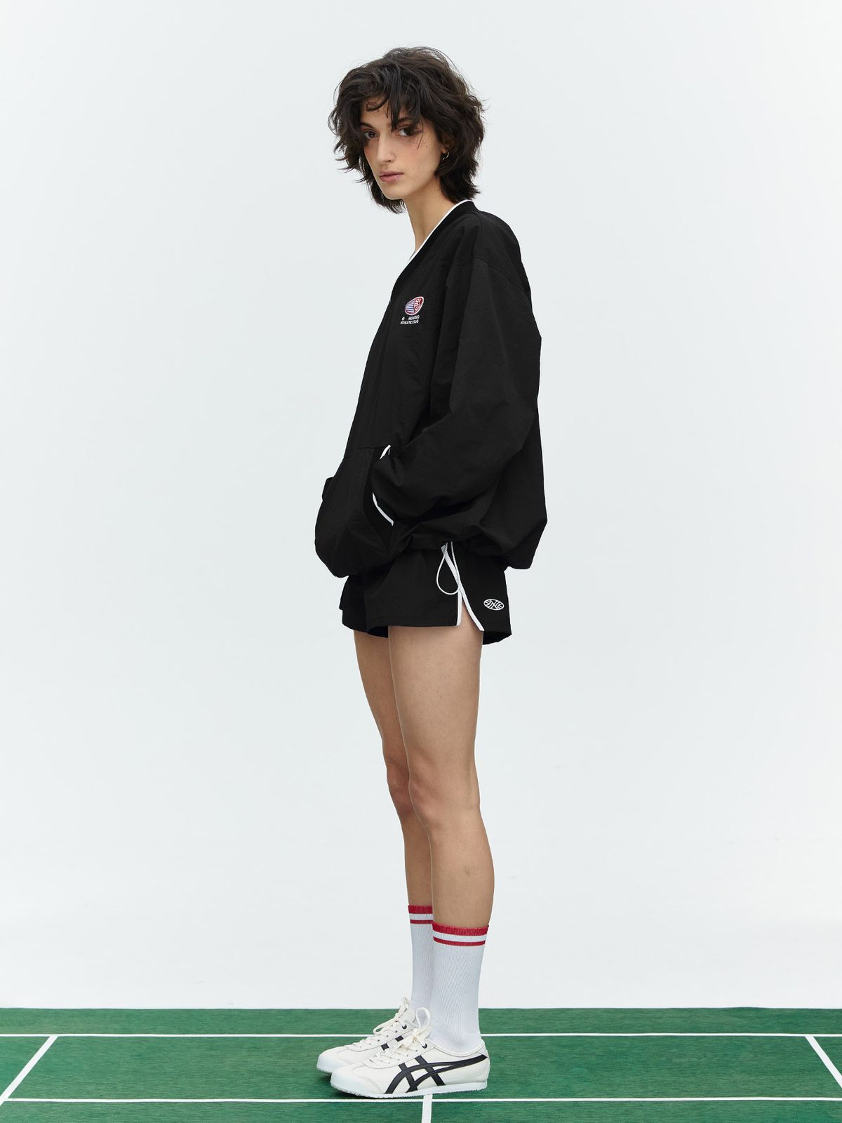 미나수(MENASOO) HEARTTRACK VNECK NYLON ANORAK JACKET_BLACK
