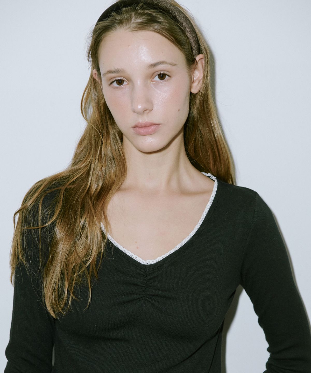 시눈(SINOON) Neck Lace T-Shirt (Melange Black)