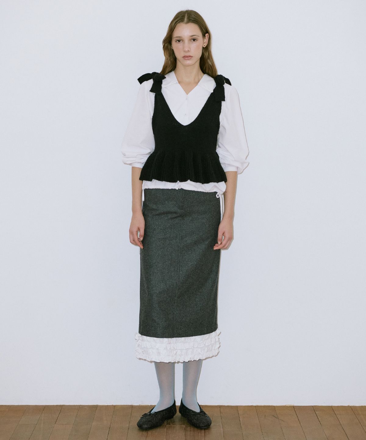 시눈(SINOON) Ribbon Tie Frill Sleeveless (Black)