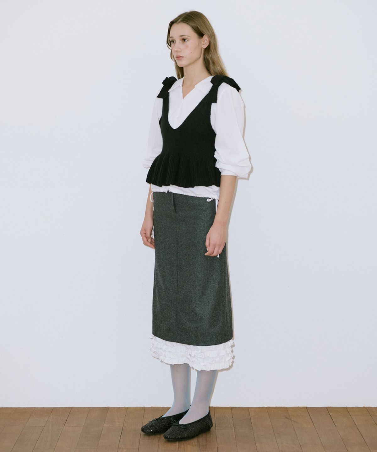 시눈(SINOON) Ribbon Tie Frill Sleeveless (Black)