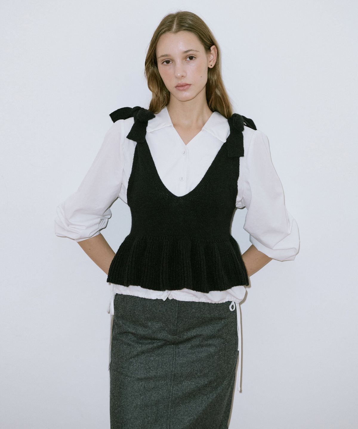 시눈(SINOON) Ribbon Tie Frill Sleeveless (Black)