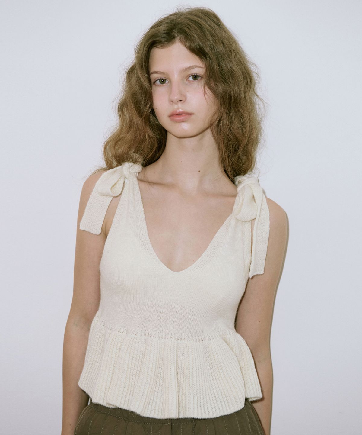 시눈(SINOON) Ribbon Tie Frill Sleeveless (Ivory)