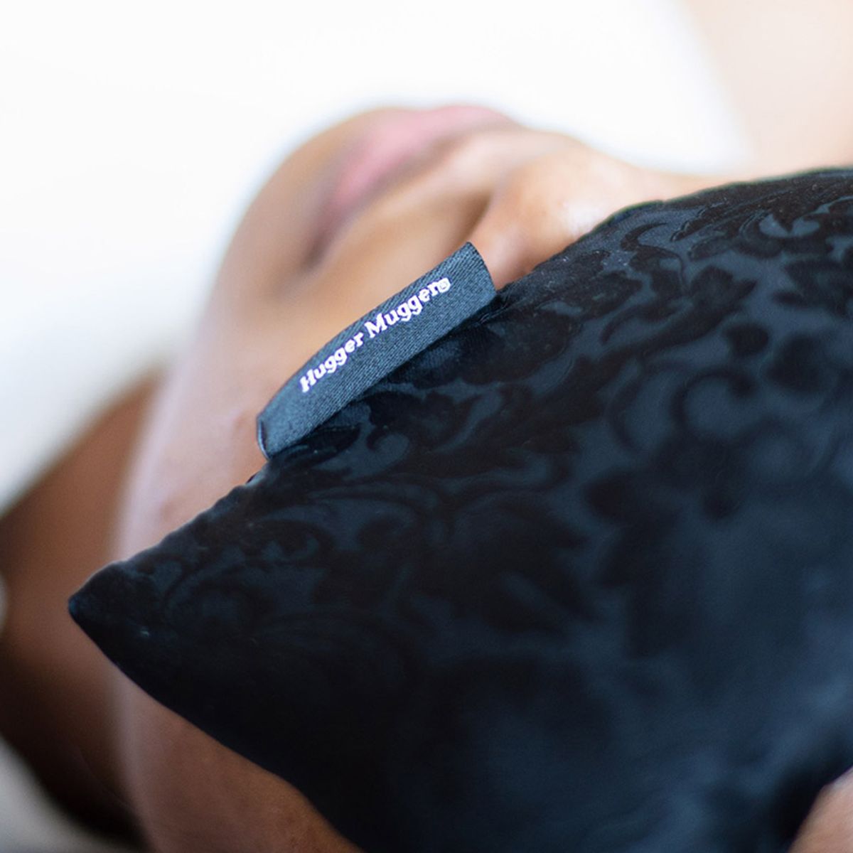 허거머거(HUGGER MUGGER) 실크 아이 필로우-허브필링