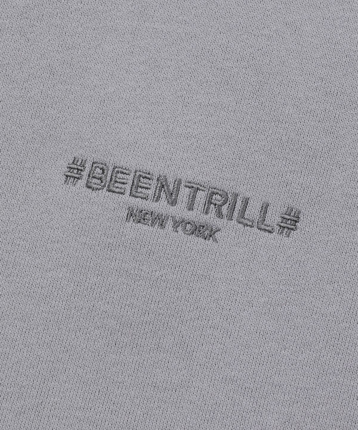 빈트릴(BEENTRILL) 에센셜 해시태그 로고 기모 스웻 팬츠(라이트 그레이)