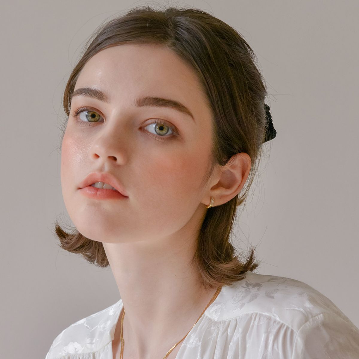 다나버튼(DANA BURTON) 데일리 원버튼 후프 귀걸이