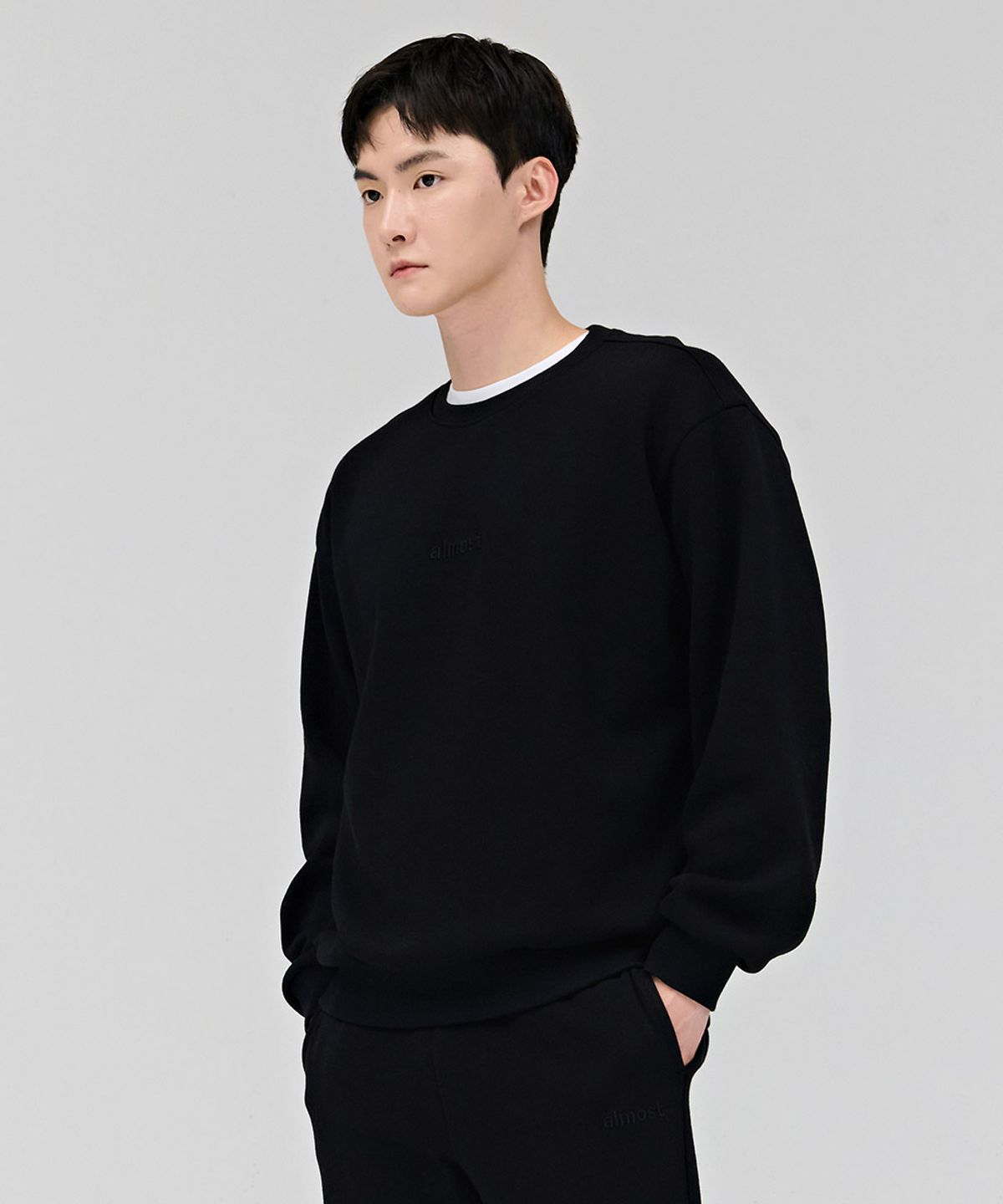 체이스컬트(CHASECULT) 공용 밍크 기모 맨투맨 티셔츠-블랙