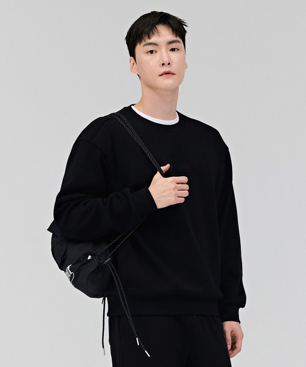 체이스컬트(CHASECULT) 공용 밍크 기모 맨투맨 티셔츠-블랙