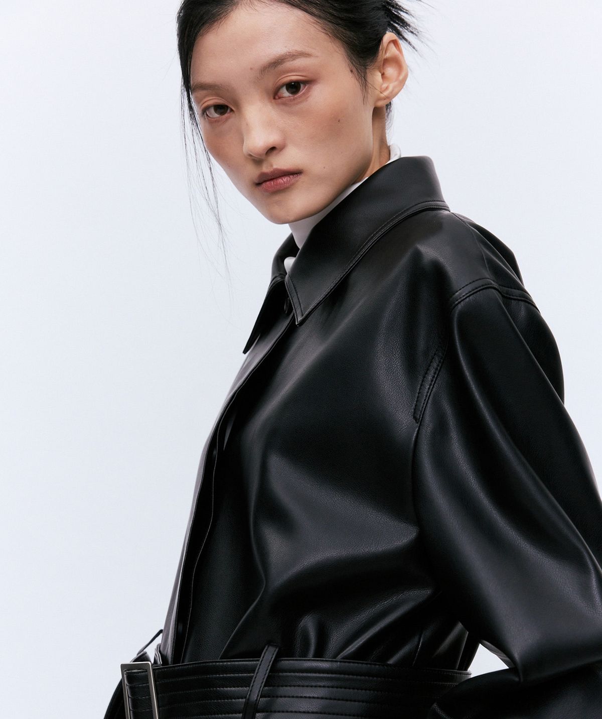 유지(YUJI) RAMSKIN LONG COAT BLACK