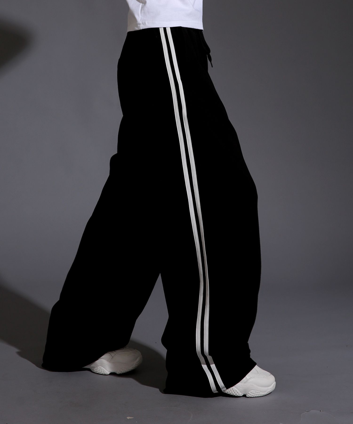 【AAKE】[Lining brushed] BOAN PINTUCK SWEATPANTS Ash Grey Pintuck Detail Oversized Sweatpants | Athleisure