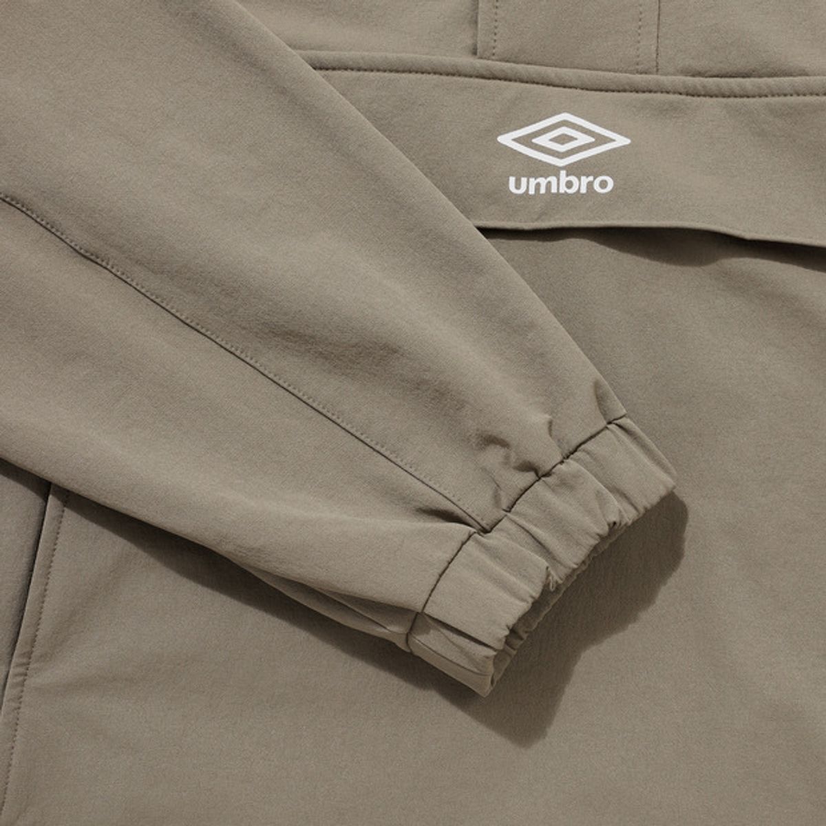 엄브로(UMBRO) 폴라 스트레치 후드형 아노락 베이지(UP421SWTO5)