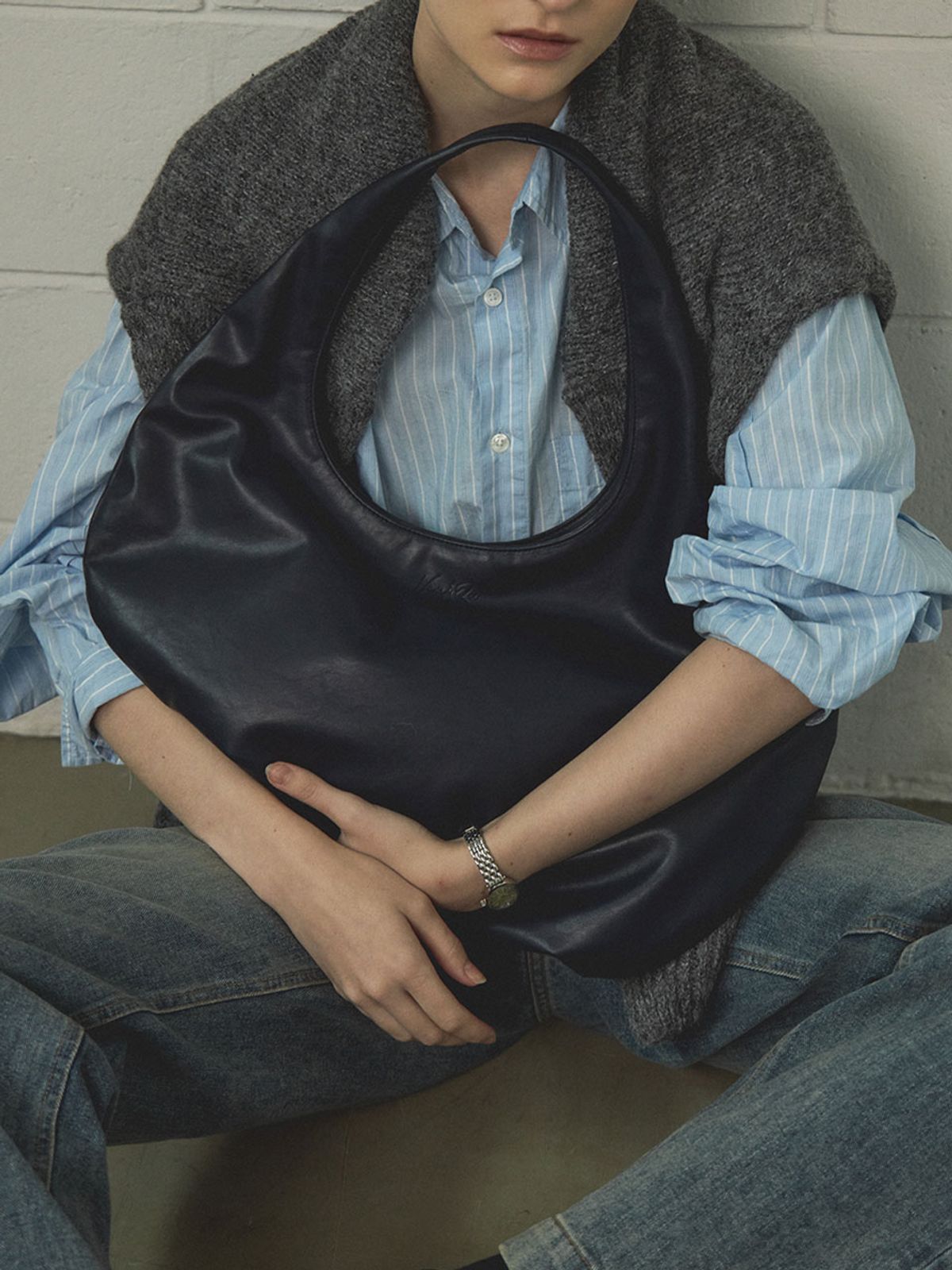 벤앤쿠(VENANDQU) Pebble Shoulder Bag - Midnight Navy