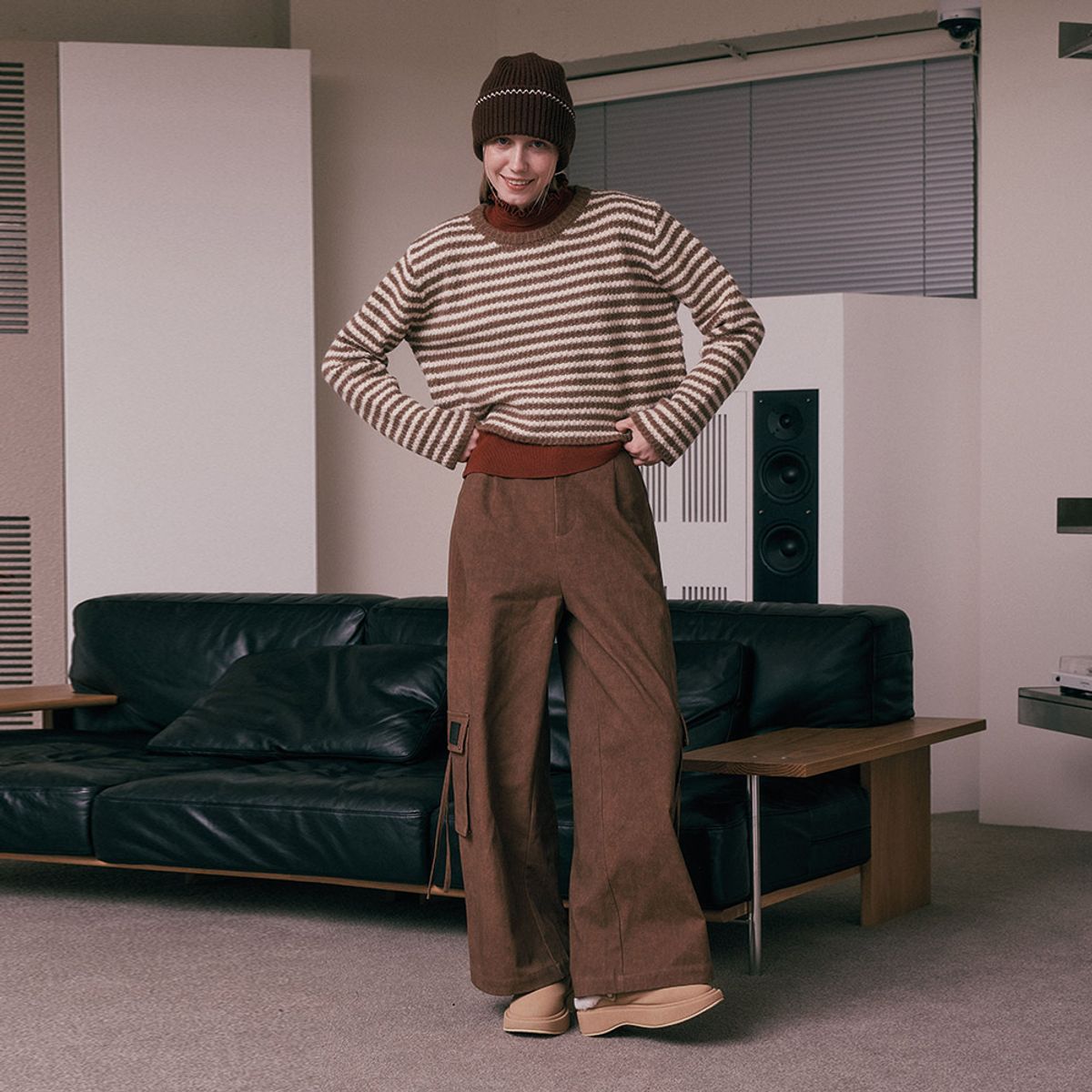 에이앤레이(AEIREI) AR_Brown striped crop knit sweater