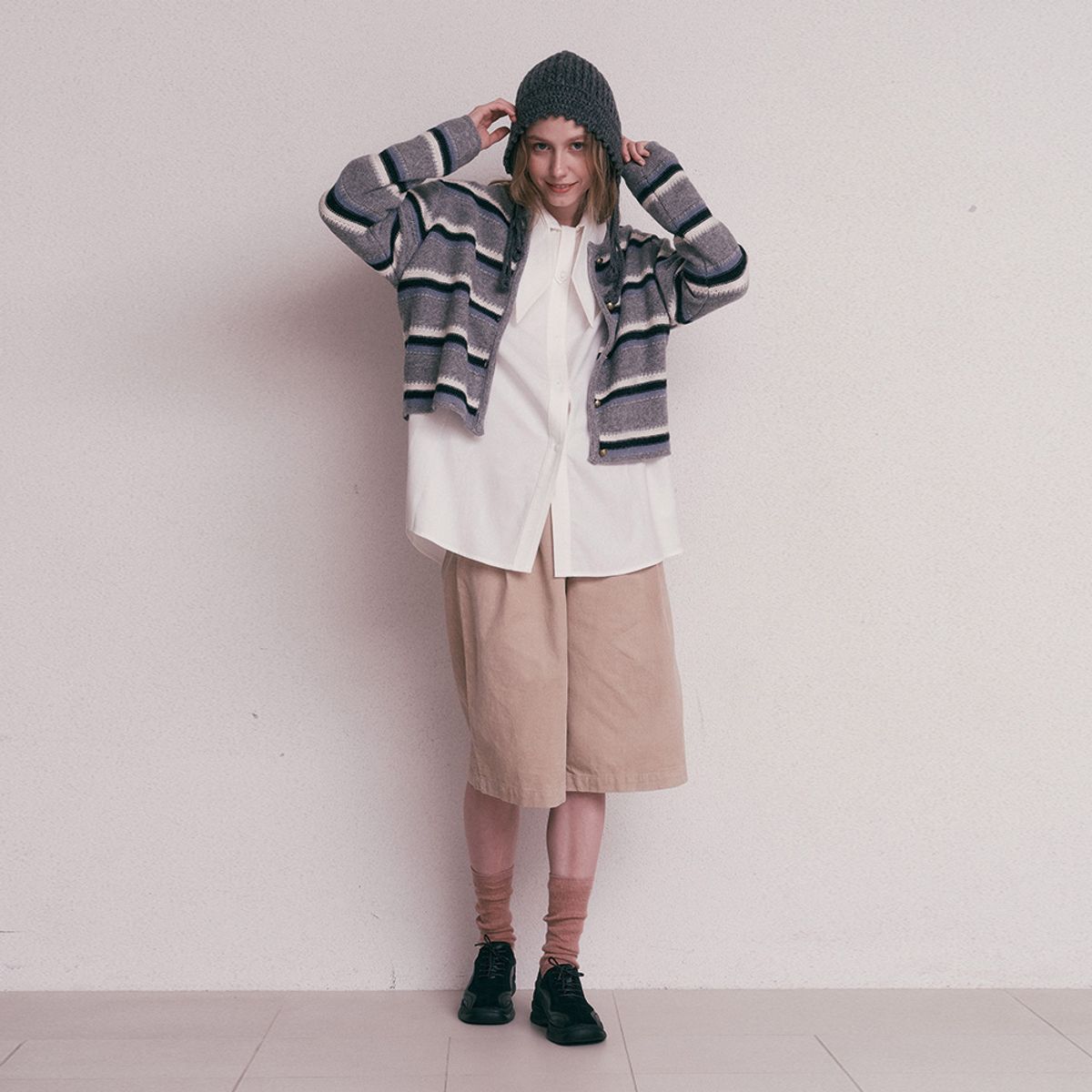 에이앤레이(AEIREI) AR_Contrast stripes knit cardigan