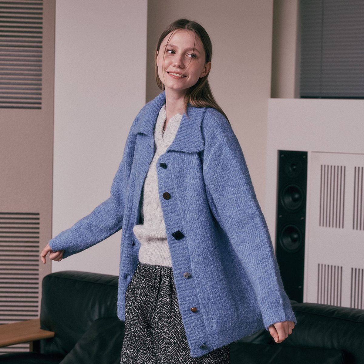 에이앤레이(AEIREI) AR_Blue over fit knit cardigan