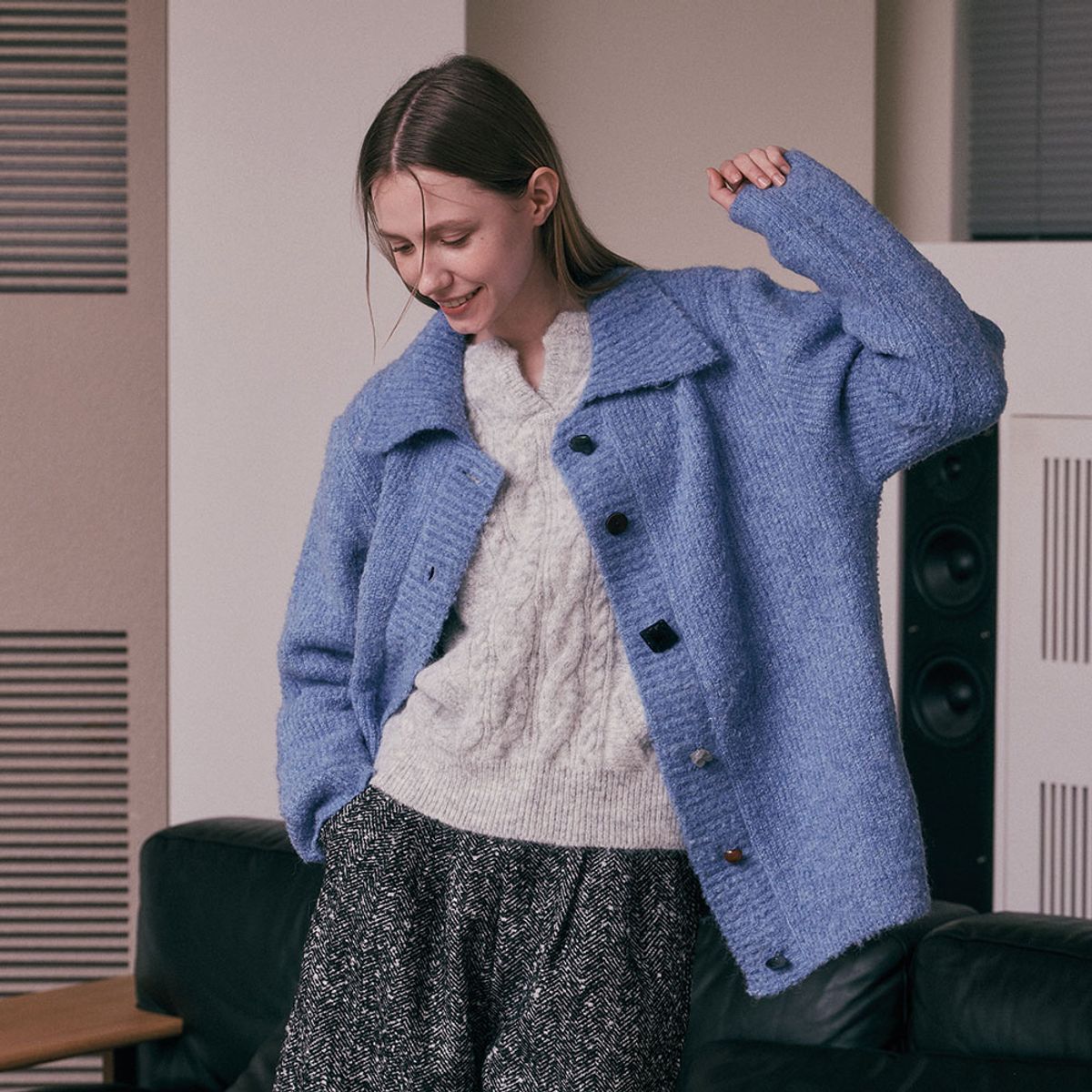 에이앤레이(AEIREI) AR_Blue over fit knit cardigan