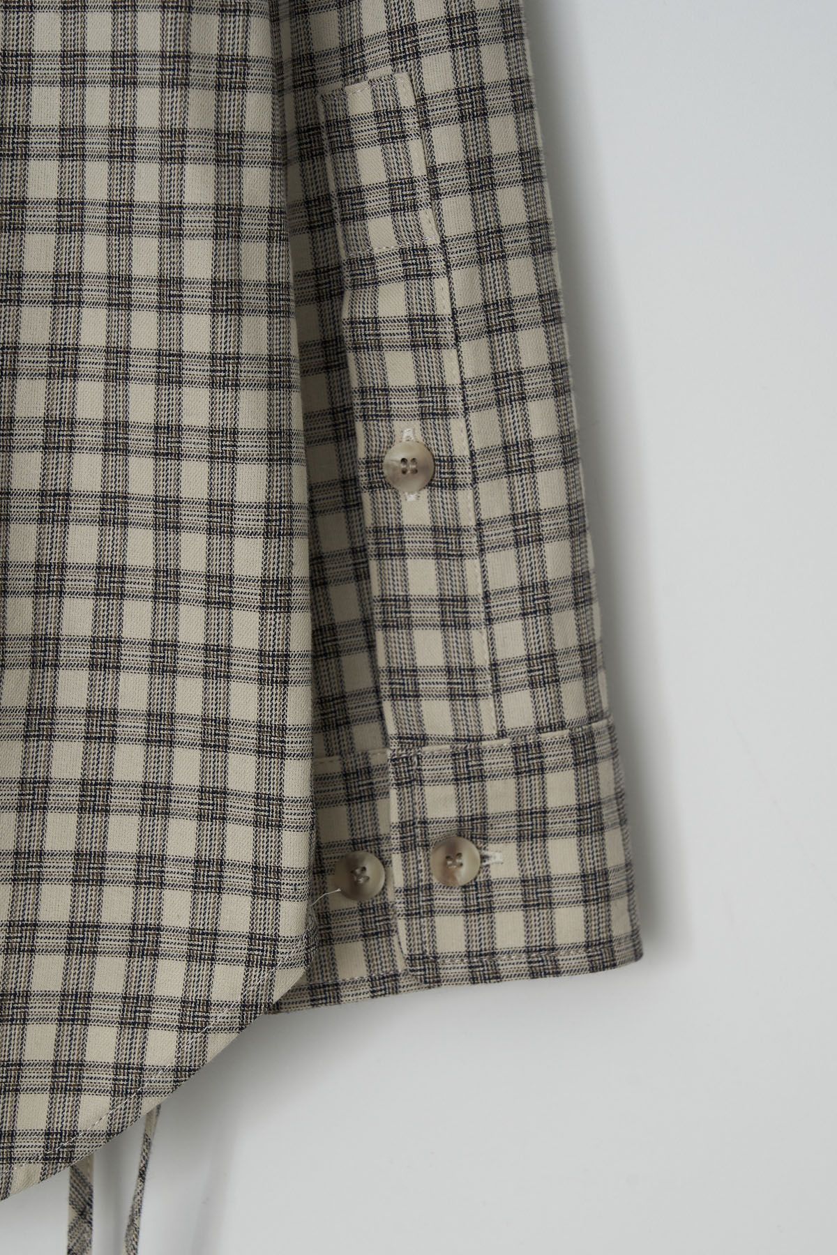더페니(THE PENNY) CHECK RIBBON BLOUSE - Beige
