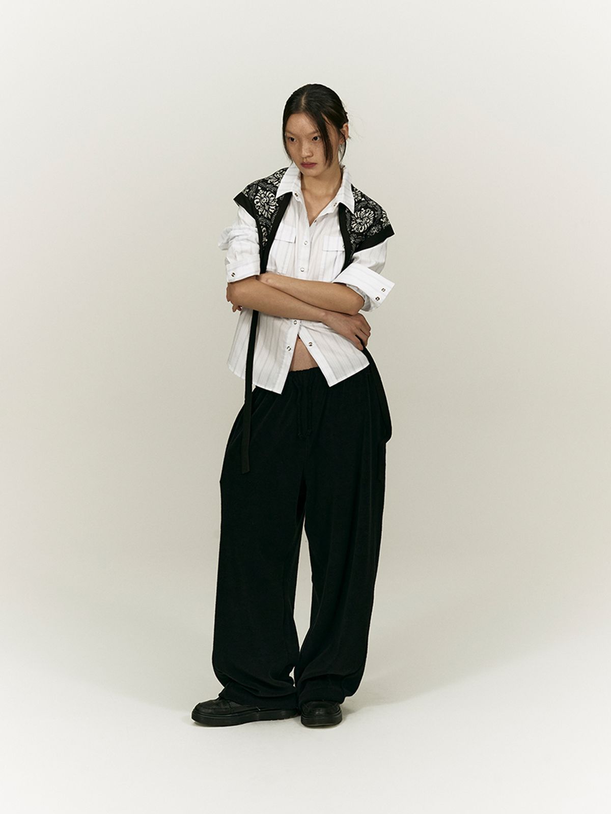 솔티페블(SALTY PEBBLE) TERRY WIDE JOGGER PANTS [BLACK]
