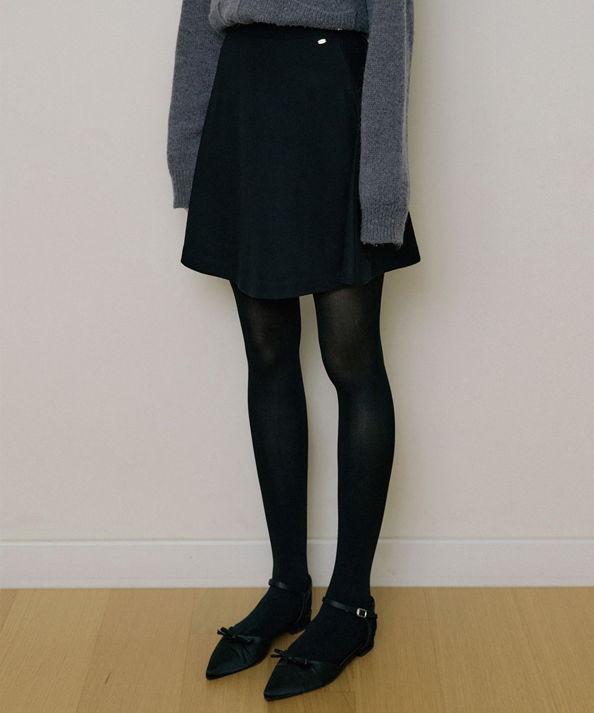 리올그(REORG) EOT SOFT WOOL FLARE MINI SKIRT BLACK