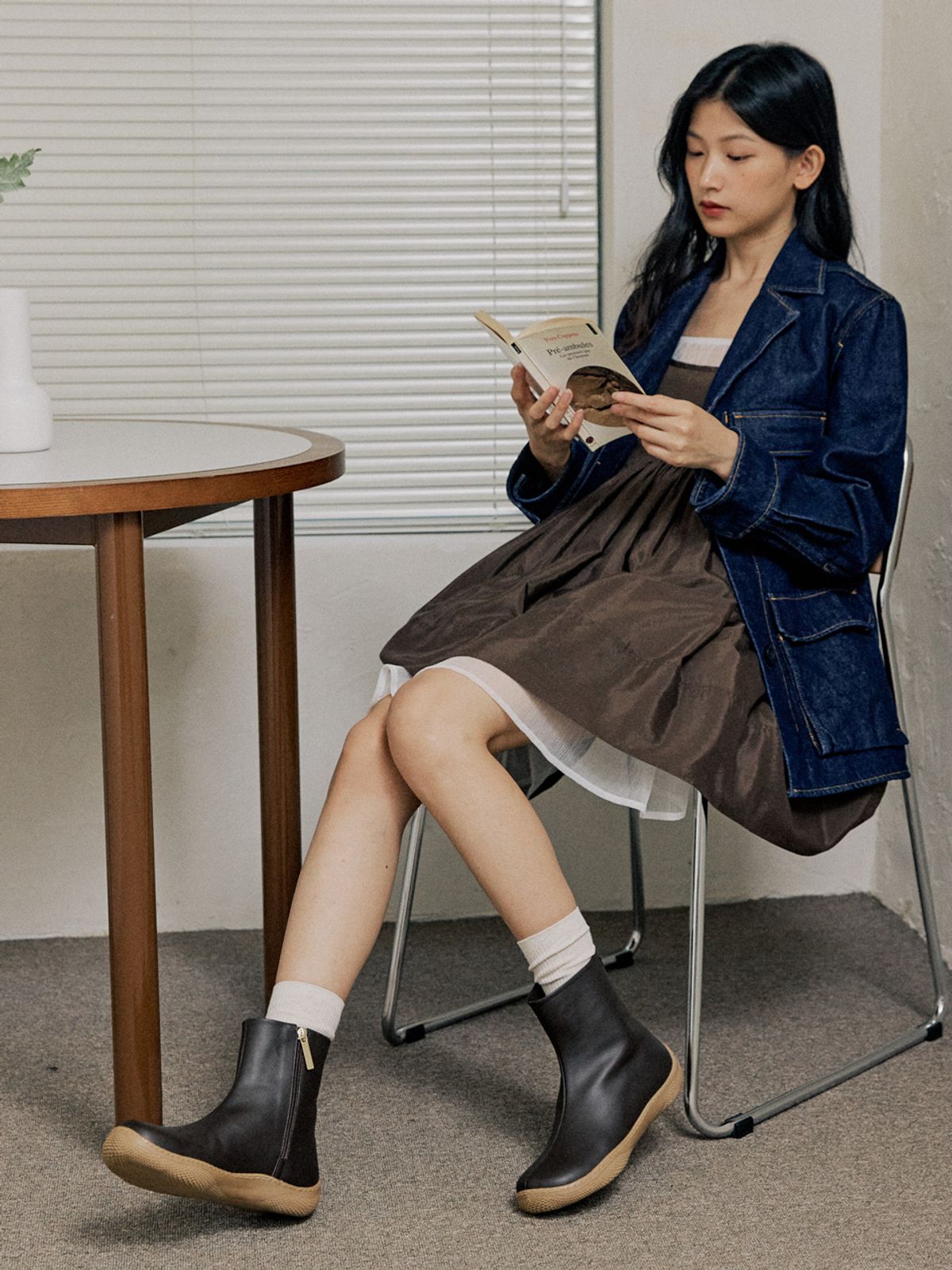 더조히(THE JOHI) Back Stitched Ankle Boots_2 Colors