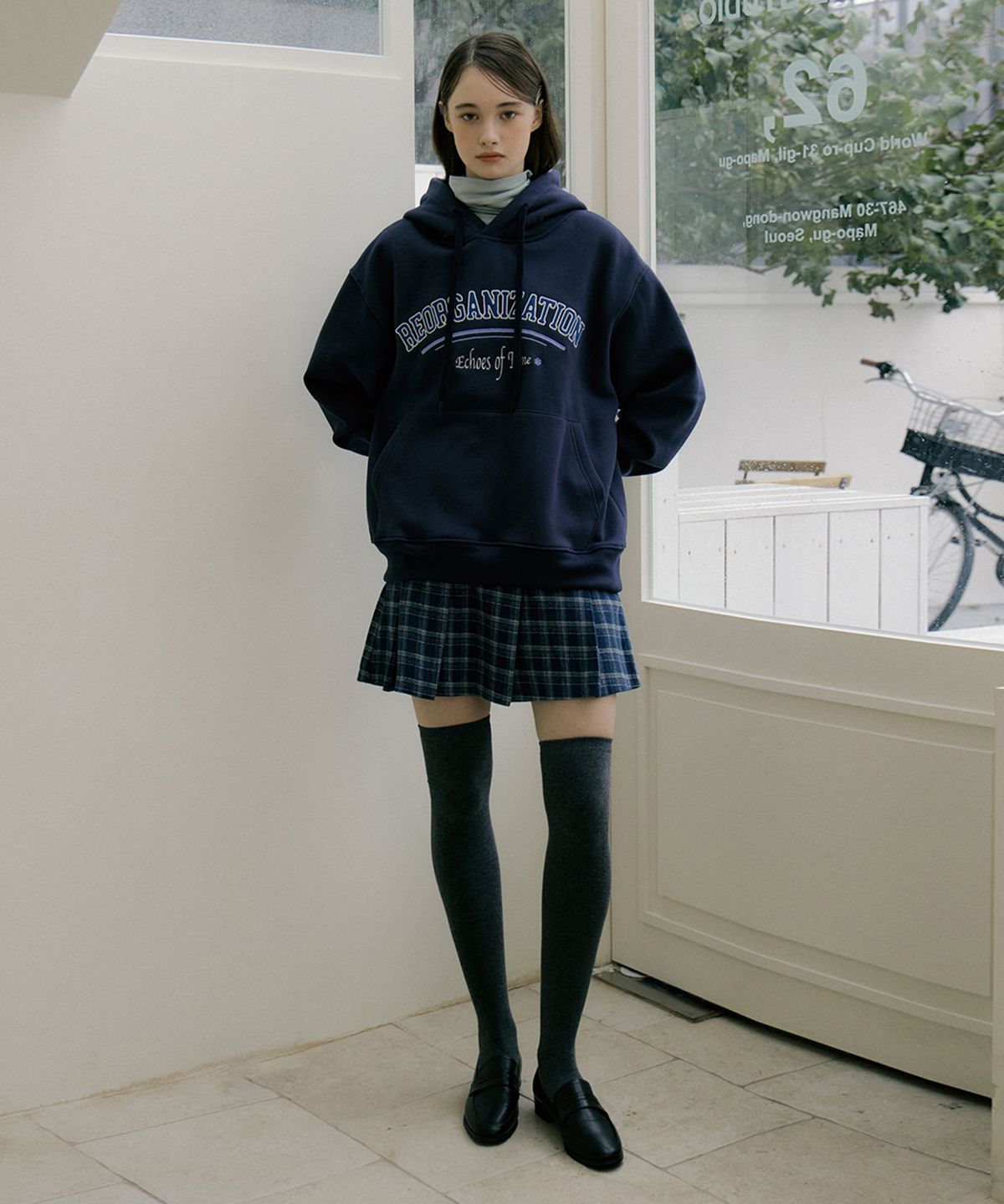 리올그(REORG) EOT NEEDLEWORK LOGO HOOD NAVY