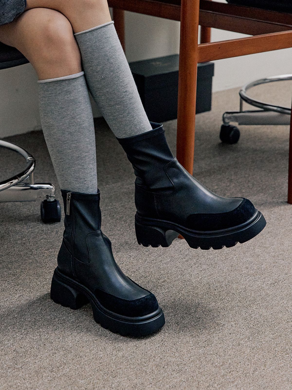 더조히(THE JOHI) Span Chunky Platform Ankle Boots_2 Colors