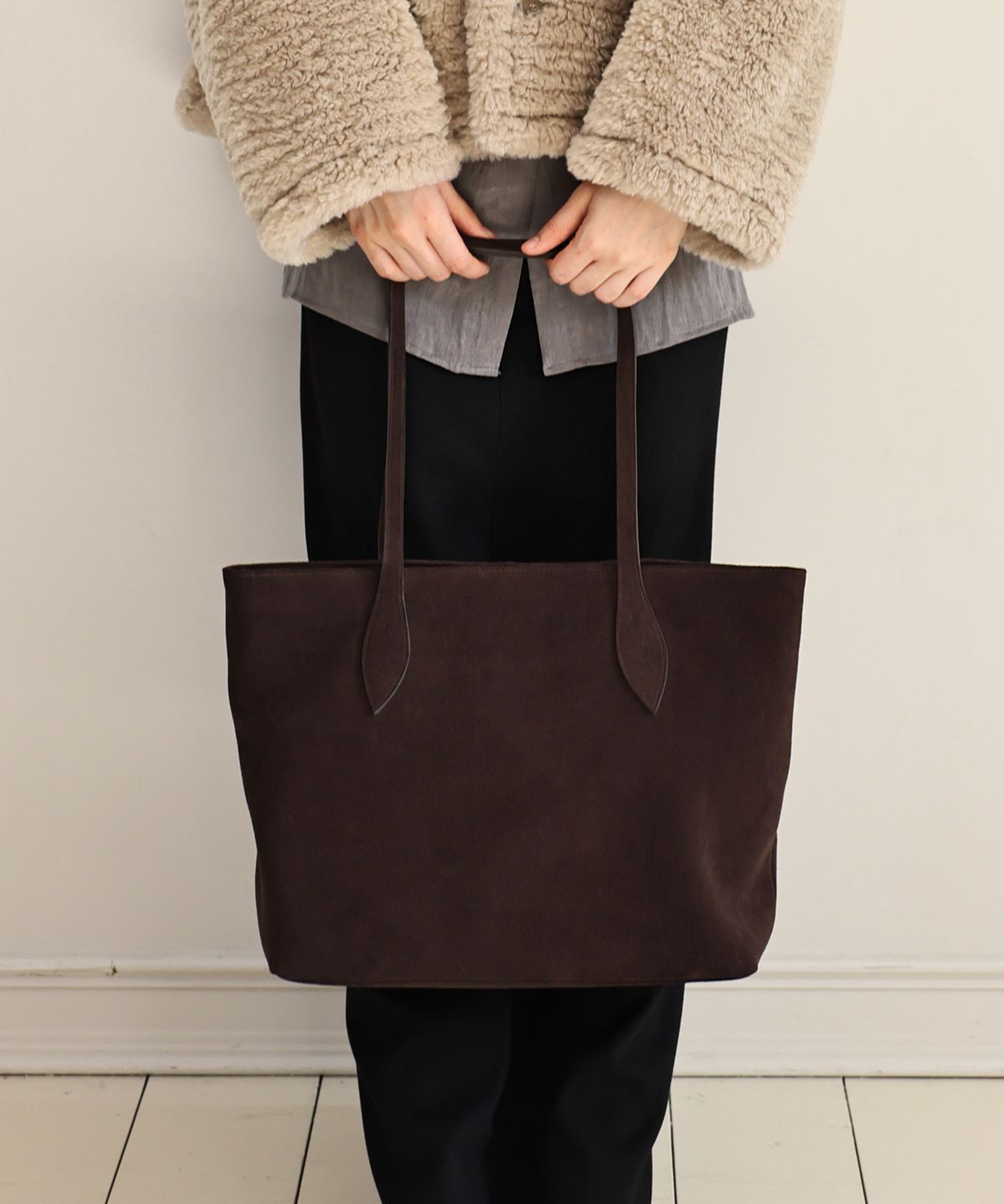 앤니즈(ANDNEEDS) Kevin suede bag (brown)