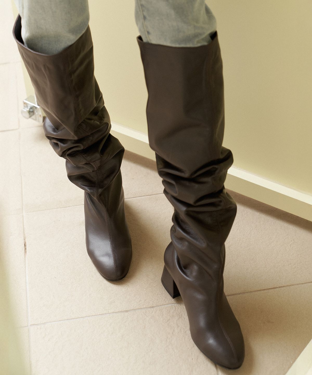 더조히(THE JOHI) Maeve Knee-High Boots_2.5CM, 5CM