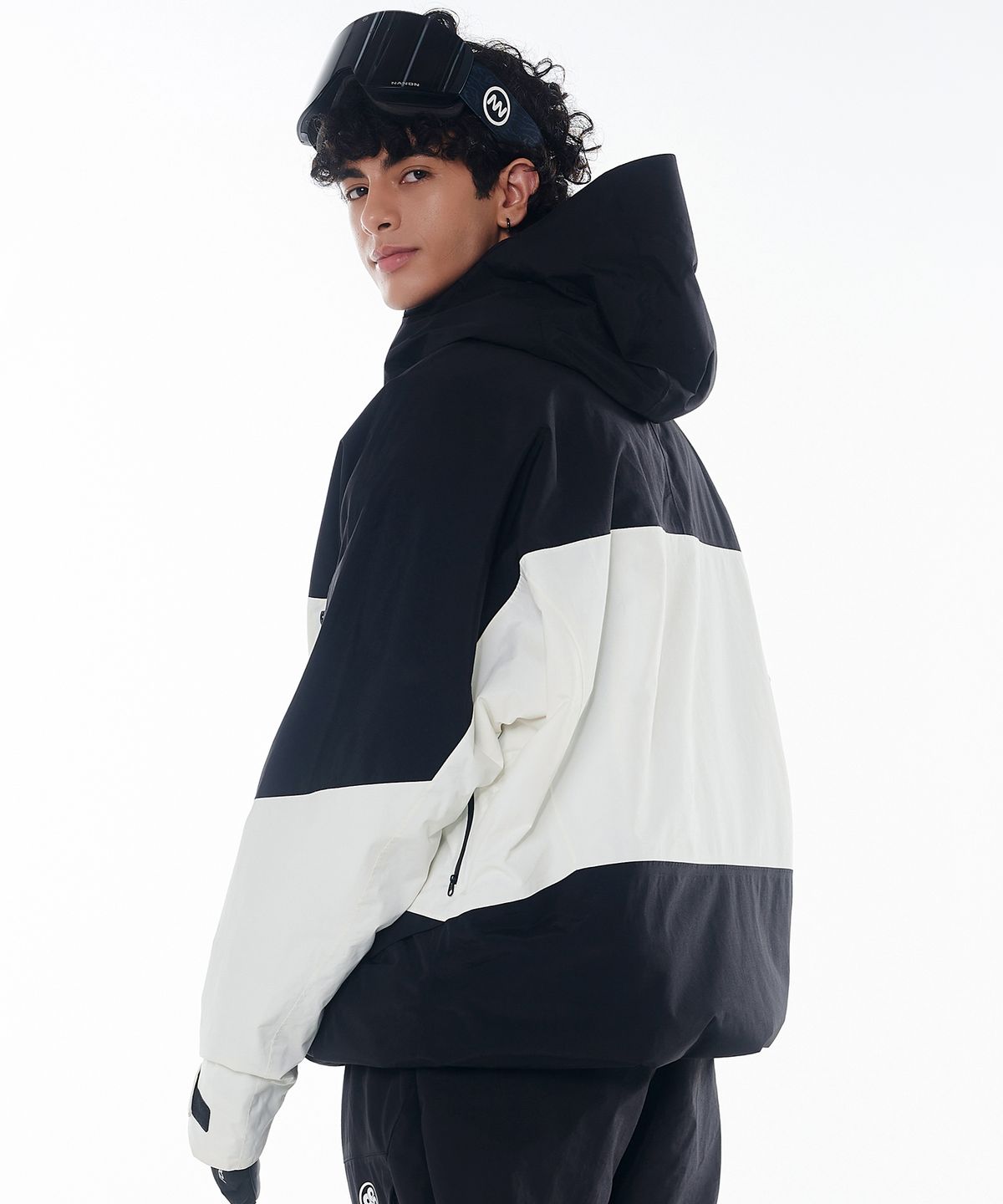 돌아우터웨어(DOLL OUTERWEAR) 2425 악티보 보드복 자켓 블랙/화이트 남녀공용