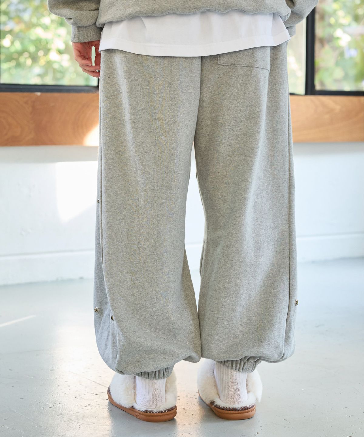 아리킴(ARIKIM) GOODLUCK HEART SNAP OFF SWEAT PANTS / MELANGE