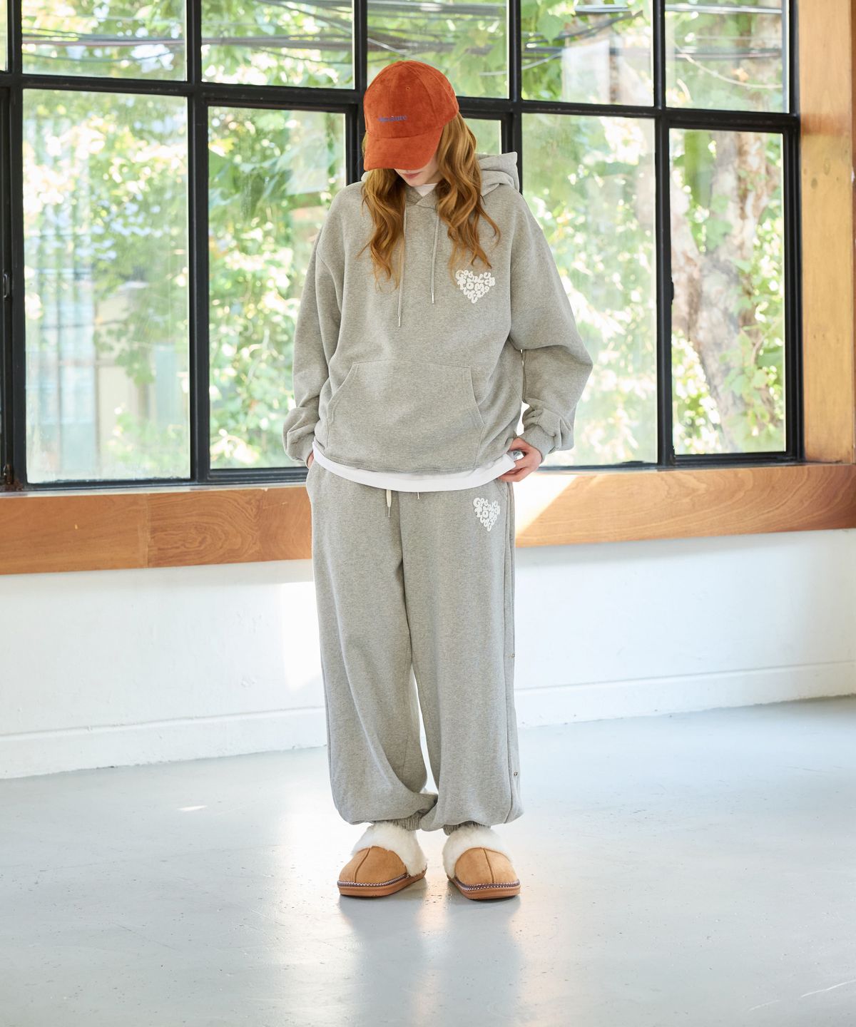 아리킴(ARIKIM) GOODLUCK HEART SNAP OFF SWEAT PANTS / MELANGE