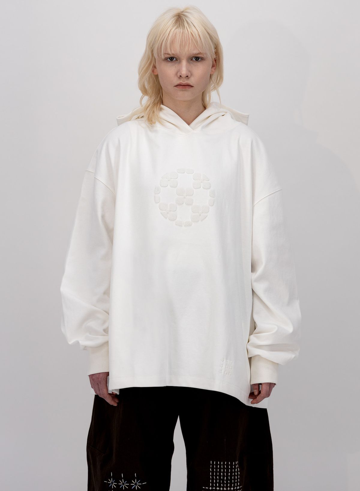 에키에타(EKIETA) Pilgrims Hoodie in Ivory