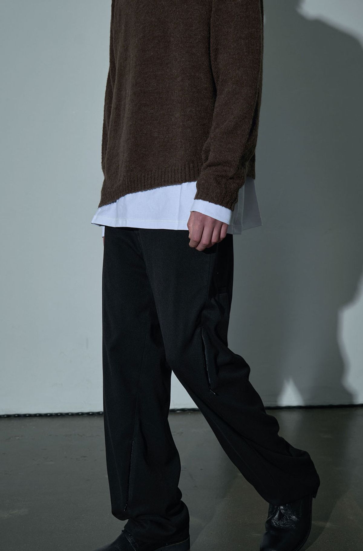 유체 프레타 포르테(YOUCHE PRET A PORTER) AR CURVED SEAM TROUSER Black