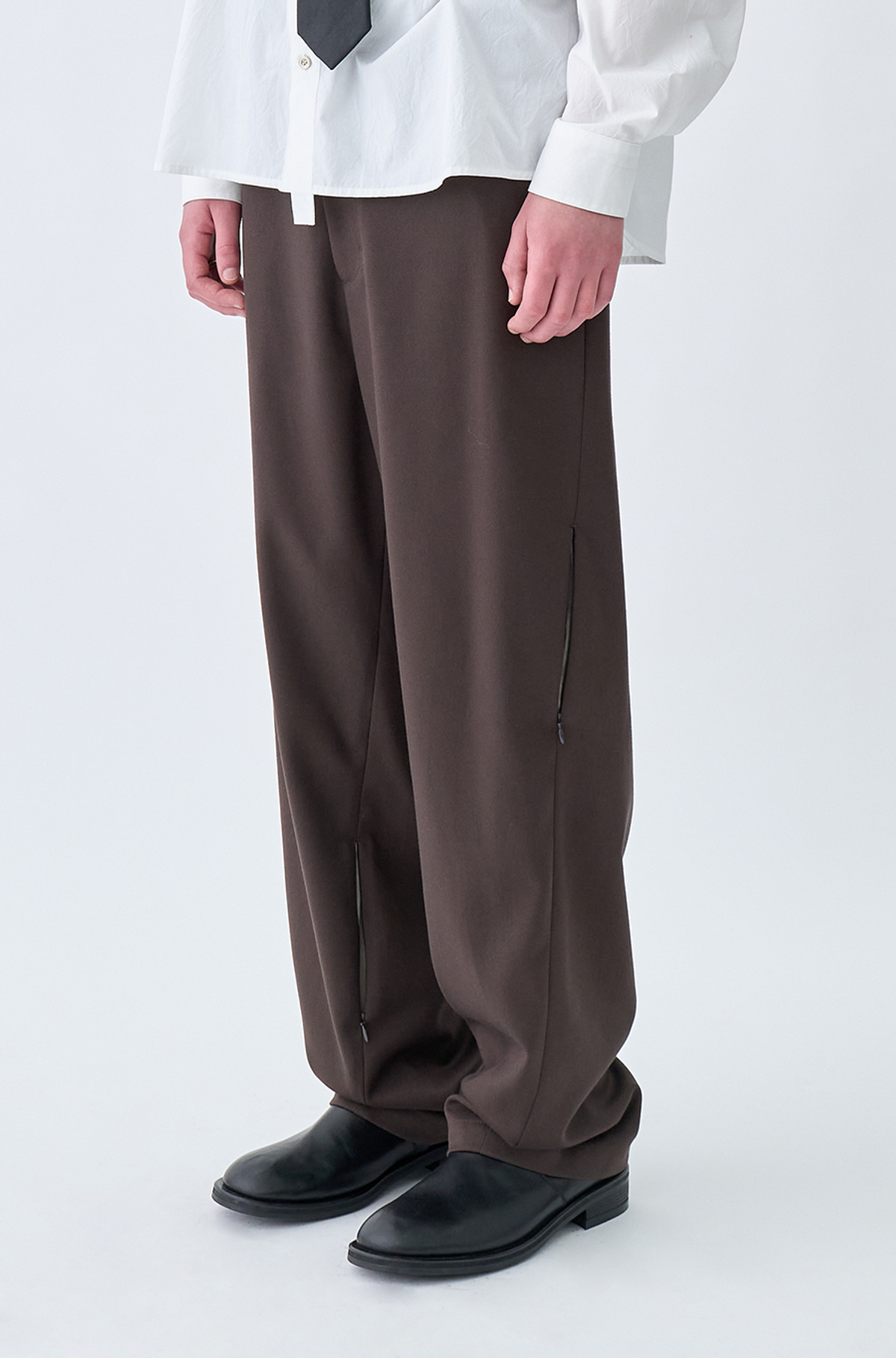 유체 프레타 포르테(YOUCHE PRET A PORTER) AR CURVED SEAM TROUSER Brown